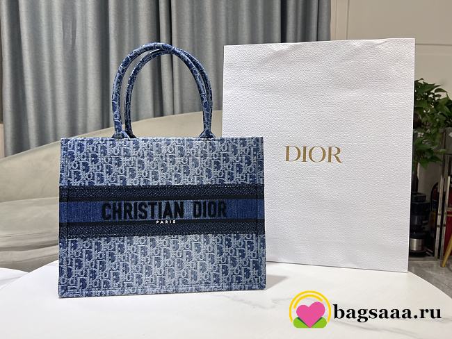 Bagsaaa Medium Dior Book Tote Blue Denim Dior Oblique Jacquard - 36 x 27.5 x 16.5 cm - 1