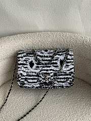 Bagsaaa Chanel Clutch Sequins Black & White AS4561 - 14 × 21 × 8 cm - 1