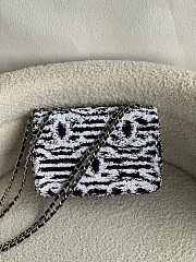 Bagsaaa Chanel Clutch Sequins Black & White AS4561 - 14 × 21 × 8 cm - 5