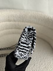 Bagsaaa Chanel Clutch Sequins Black & White AS4561 - 14 × 21 × 8 cm - 3