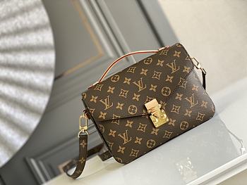 Louis Vuitton POCHETTE METIS Bag Monogram