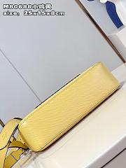 Bagsaaa Louis Vuitton M22215 Marelle Jaune Plume Yellow - 25 x 15 x 8 cm - 2