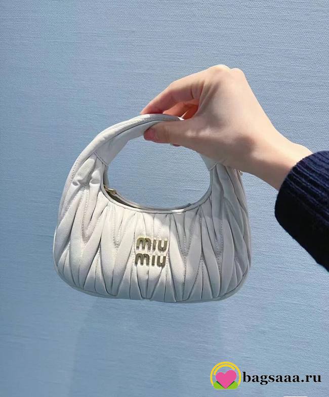 Bagsaaa Miumiu Wander Matelassé Nappa Leather Hobo Mini-bag White - 14x17.5x5.5 cm - 1