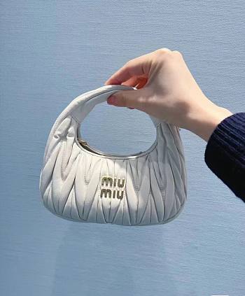 Bagsaaa Miumiu Wander Matelassé Nappa Leather Hobo Mini-bag White - 14x17.5x5.5 cm