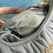 Bagsaaa Miumiu Wander Matelassé Nappa Leather Hobo Mini-bag Pearl Gray - 14x17.5x5.5 cm - 2