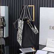 Bagsaaa Medium Dior Book Tote Latte Multicolor Dior Zodiac Embroidery and Black Calfskin - 36.5 x 28 x 17.5 cm - 4