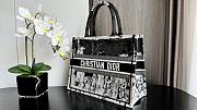 Bagsaaa Medium Dior Book Tote White and Black New York Embroidery - 36 x 27.5 x 16.5 cm - 4