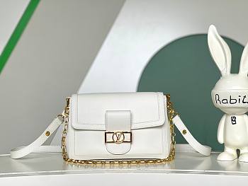 Bagsaaa Louis Vuitton M25050 Dauphine Soft MM White - 24 x 17 x 9 cm