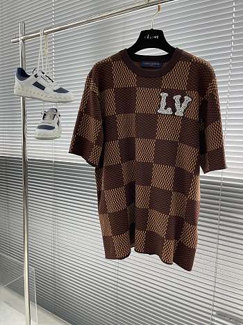 Bagsaaa LV Short-Sleeved Cotton Damier Crewneck With Crystal LV Patch