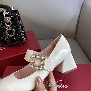 Bagsaaa Roger Vivier Très Vivier Rhinestone Buckle Babies Pumps White - 2