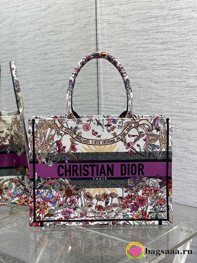 Bagsaaa Medium Dior Book Tote Ecru Multicolor Dior 4 Saisons Été Soleil Embroidery - 36 x 27.5 x 16.5 cm - 1