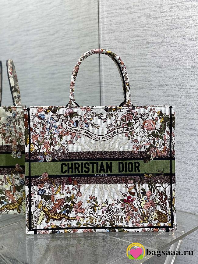 Bagsaaa Large Dior Book Tote Ecru Multicolor Dior 4 Saisons Automne Soleil Embroidery - 42 x 35 x 18.5 cm - 1