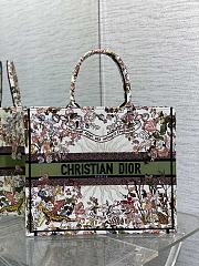 Bagsaaa Large Dior Book Tote Ecru Multicolor Dior 4 Saisons Automne Soleil Embroidery - 42 x 35 x 18.5 cm - 1