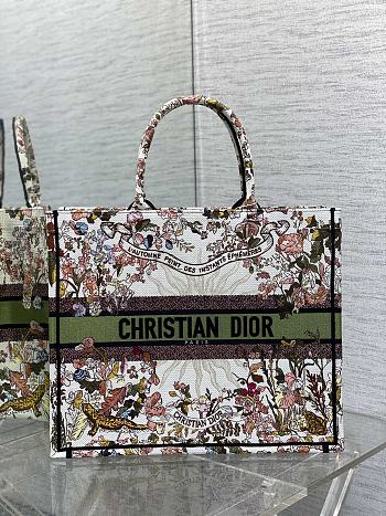 Bagsaaa Large Dior Book Tote Ecru Multicolor Dior 4 Saisons Automne Soleil Embroidery - 42 x 35 x 18.5 cm