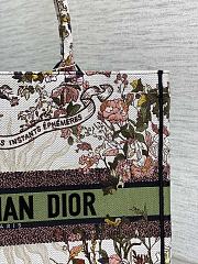 Bagsaaa Large Dior Book Tote Ecru Multicolor Dior 4 Saisons Automne Soleil Embroidery - 42 x 35 x 18.5 cm - 5