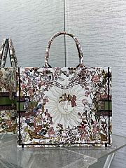 Bagsaaa Large Dior Book Tote Ecru Multicolor Dior 4 Saisons Automne Soleil Embroidery - 42 x 35 x 18.5 cm - 2