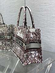 Bagsaaa Medium Dior Book Tote Ecru Multicolor Dior 4 Saisons Hiver Soleil Embroidery - 36 x 27.5 x 16.5 cm - 4