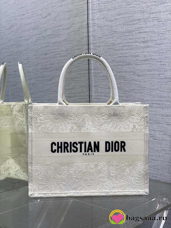 Bagsaaa Medium Dior Book Tote White Toile de Jouy Soleil Macramé Embroidery - 36 x 27.5 x 16.5 cm - 1