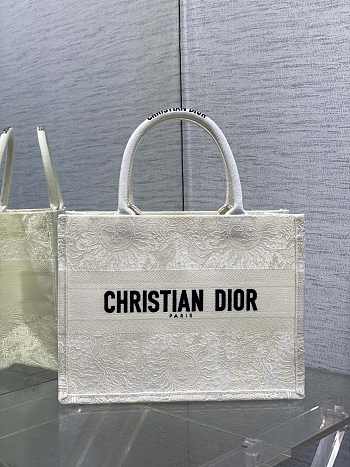 Bagsaaa Medium Dior Book Tote White Toile de Jouy Soleil Macramé Embroidery - 36 x 27.5 x 16.5 cm