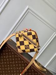 Bagsaaa Louis Vuitton N40562 Chess Messenger Yellow - 24 x 24 x 8 cm - 1