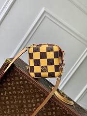 Bagsaaa Louis Vuitton N40562 Chess Messenger Yellow - 24 x 24 x 8 cm - 4