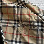 Bagsaaa Burberry Cropped Reversible Check Jacket Beige - 3