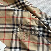 Bagsaaa Burberry Cropped Reversible Check Jacket Beige - 2