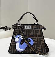 Bagsaaa Fendi Peekaboo ISeeU Petite FENDI x FRGMT x POKÉMON - 20x11x15 cm - 1