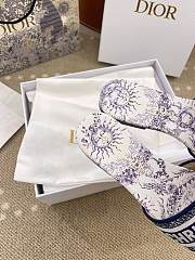 Bagsaaa Dior Dway Slide Embroidered Cotton and White and Blue Toile de Jouy Soleil Motif - 5