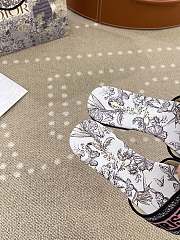 Bagsaaa Dior Dway Slide Nude Multicolor Embroidered Cotton with Toile de Jouy Mexico Motif - 4