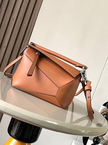 Bagsaaa Loewe Mini Puzzle bag in classic calfskin brown - 18x8x12 cm