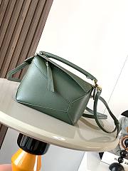 Bagsaaa Loewe Mini Puzzle bag in classic calfskin bottle green - 18x8x12 cm - 1