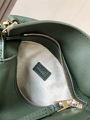 Bagsaaa Loewe Mini Puzzle bag in classic calfskin bottle green - 18x8x12 cm - 2