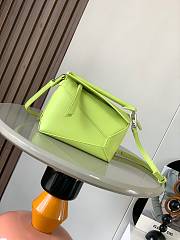 Bagsaaa Loewe Mini Puzzle bag in classic calfskin anise green - 18x8x12 cm - 1