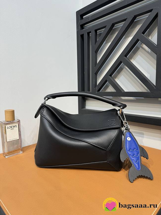 Bagsaaa Loewe Small Puzzle bag in classic calfskin black - 24X16.5X10.5 cm - 1