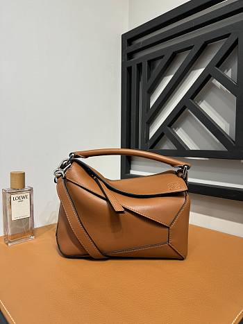 Bagsaaa Loewe Small Puzzle bag in classic calfskin brown - 24X16.5X10.5 cm