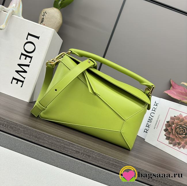 Bagsaaa Loewe Small Puzzle bag in classic calfskin meadow green - 24X16.5X10.5 cm - 1