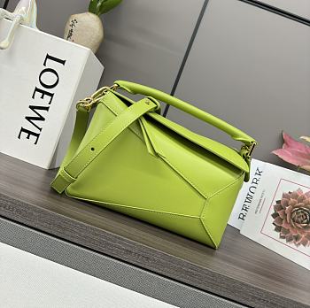 Bagsaaa Loewe Small Puzzle bag in classic calfskin meadow green - 24X16.5X10.5 cm