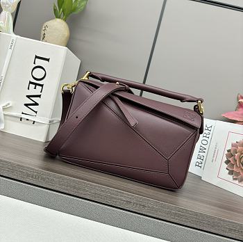 Bagsaaa Loewe Small Puzzle bag in classic calfskin burgundy - 24X16.5X10.5 cm