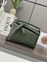 Bagsaaa Loewe Small Puzzle bag in classic calfskin bottle green - 24X16.5X10.5 cm - 1