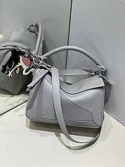 Bagsaaa Loewe Small Puzzle bag in soft grained calfskin pearl grey - 24X16.5X10.5 cm - 1