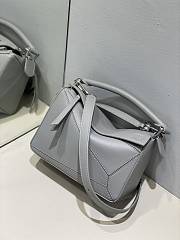 Bagsaaa Loewe Small Puzzle bag in soft grained calfskin pearl grey - 24X16.5X10.5 cm - 2