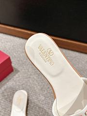 Bagsaaa Valentino Vlogo Cut-Out Calfskin Slide Sandal White - 2