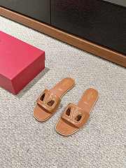 Bagsaaa Valentino Vlogo Cut-Out Calfskin Slide Sandal Brown - 1