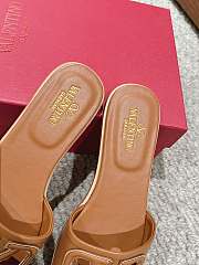 Bagsaaa Valentino Vlogo Cut-Out Calfskin Slide Sandal Brown - 3