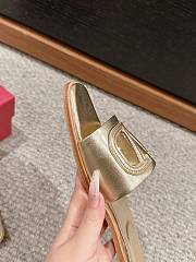 Bagsaaa Valentino Vlogo Cut-Out Laminated Nappa Leather Slide Sandal - 4