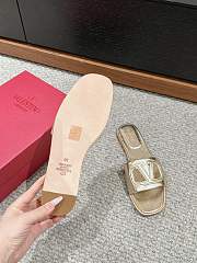 Bagsaaa Valentino Vlogo Cut-Out Laminated Nappa Leather Slide Sandal - 2