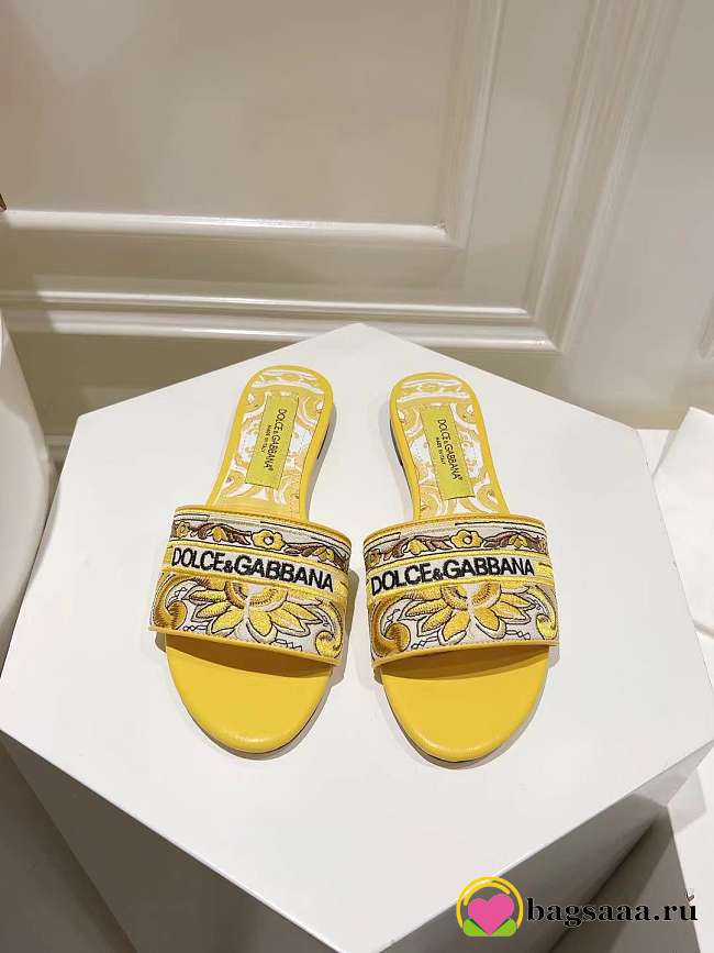 Bagsaaa D&G Sliders With Embroidered Majolica Pattern - 1