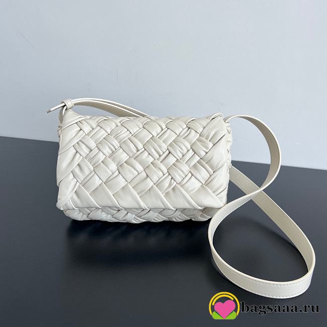 Bagsaaa Bottega Veneta Small Rumple Messenger White - 21x14x5cm - 1