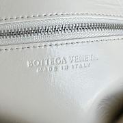 Bagsaaa Bottega Veneta Small Rumple Messenger White - 21x14x5cm - 5